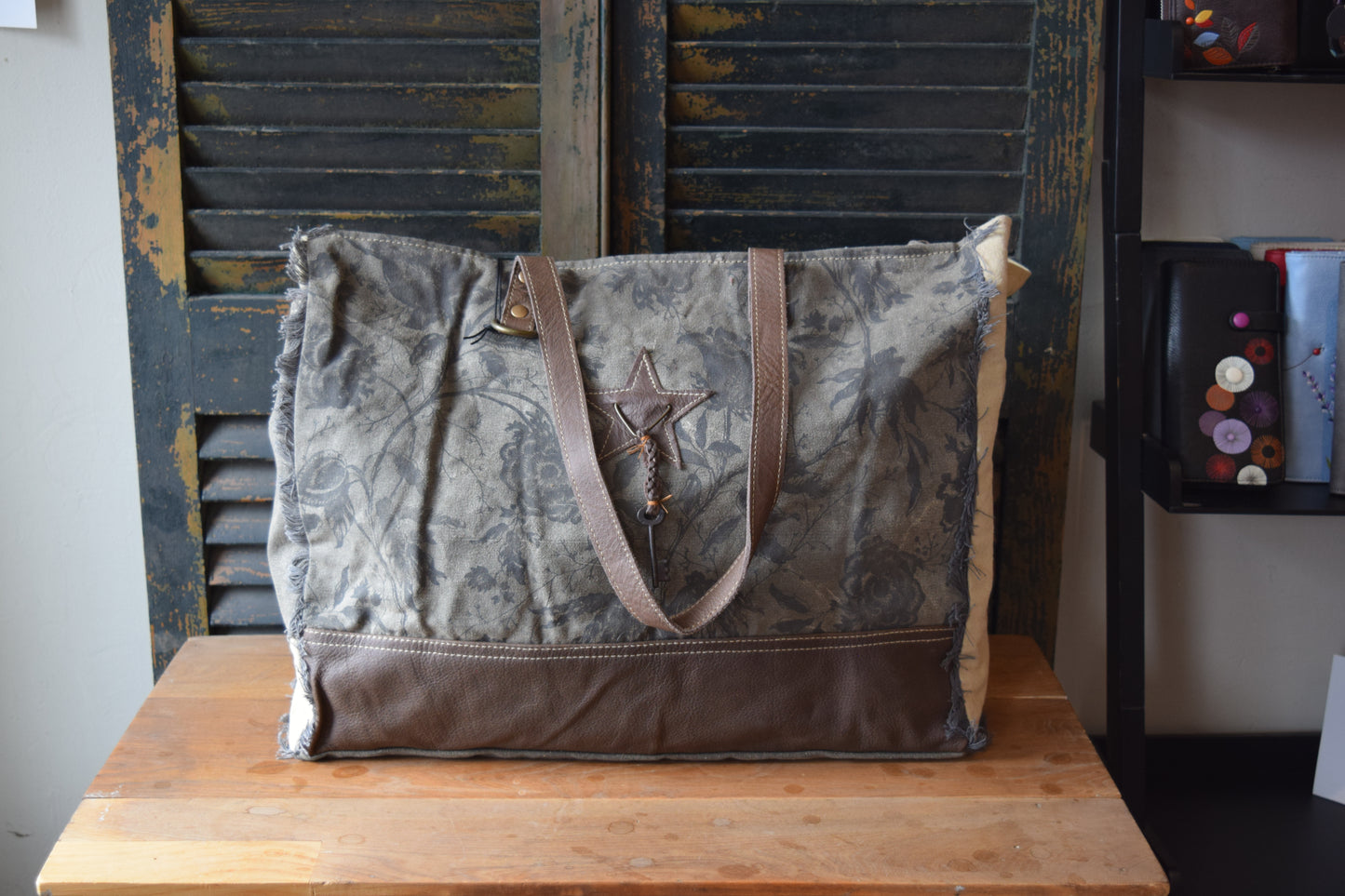 Wild Flowers with Key WEEKEND Bag