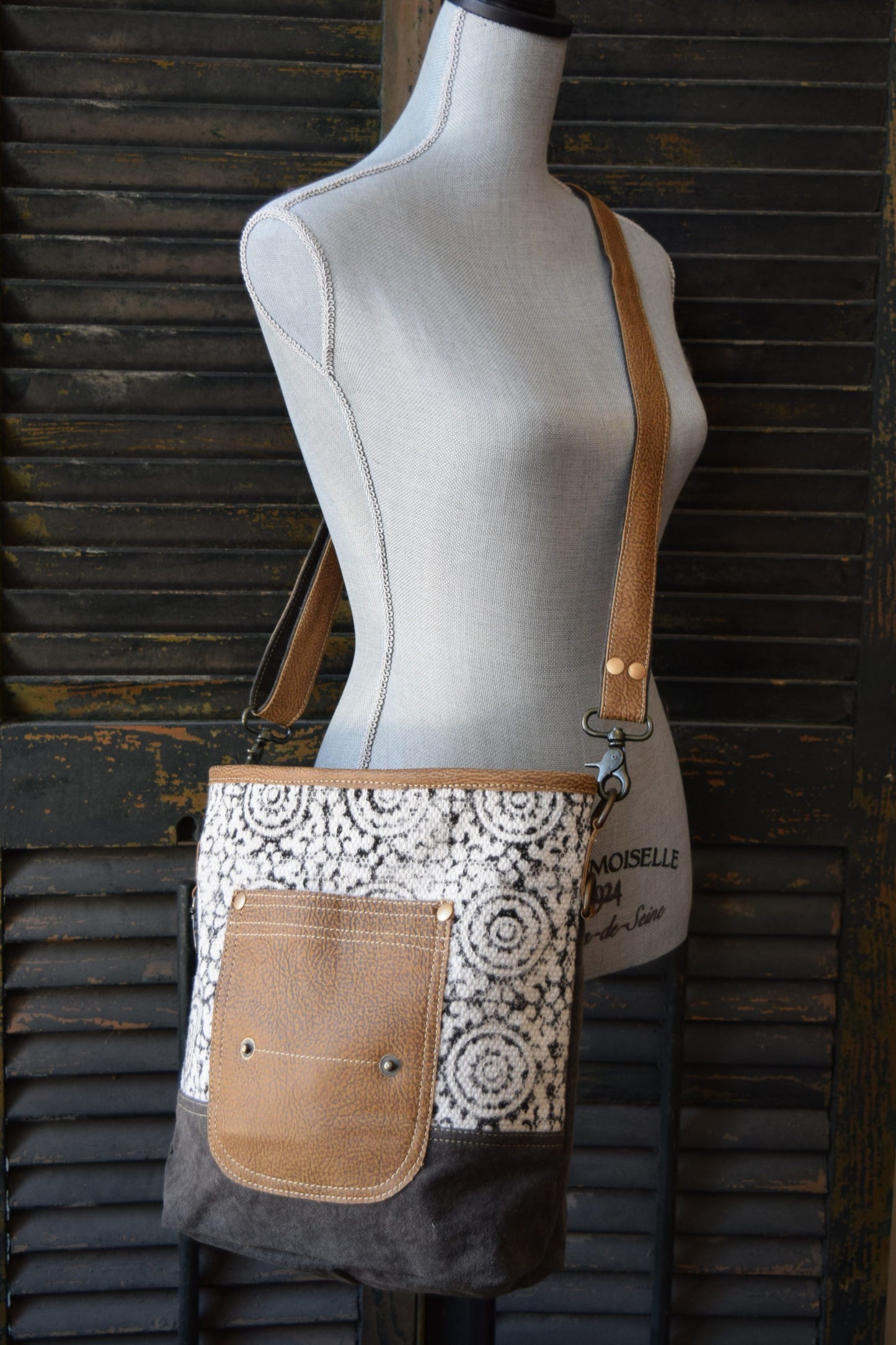 Crossbody Big Pocket Bag